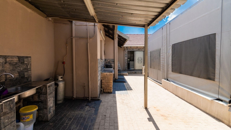 4 Bedroom Property for Sale in Rynsoord Gauteng