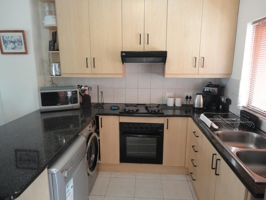 To Let 2 Bedroom Property for Rent in Magaliessig Gauteng