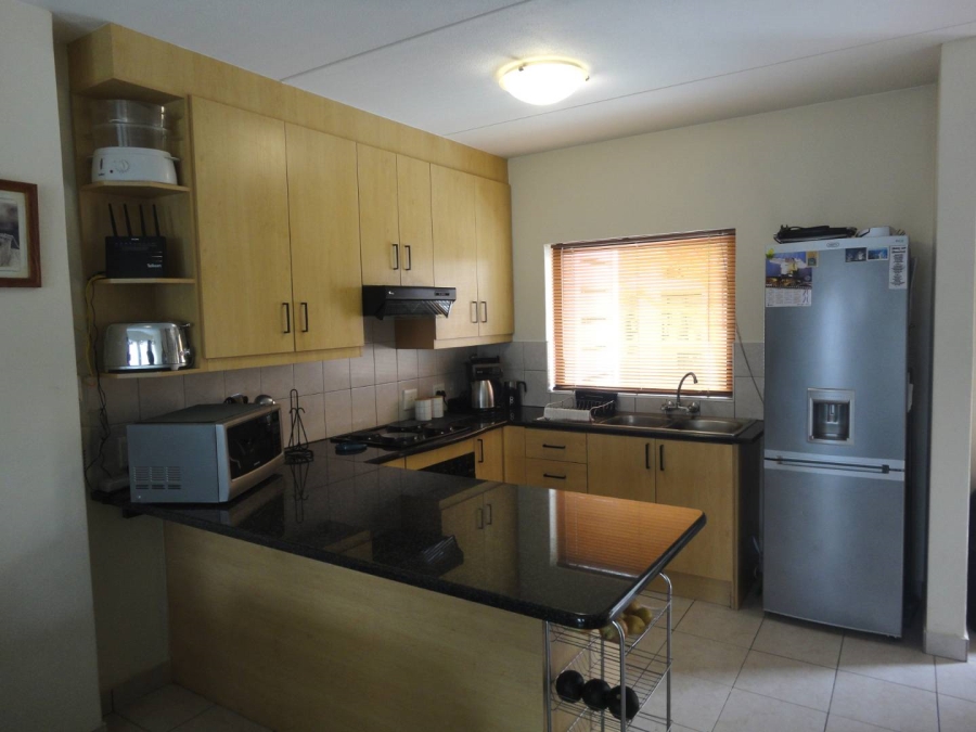 To Let 2 Bedroom Property for Rent in Magaliessig Gauteng