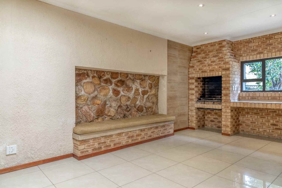 3 Bedroom Property for Sale in Oakdene Gauteng