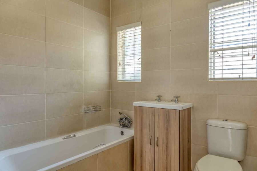 3 Bedroom Property for Sale in Oakdene Gauteng