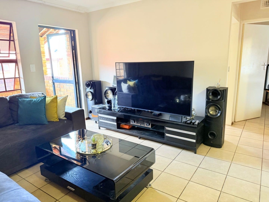2 Bedroom Property for Sale in Erand Gardens Gauteng