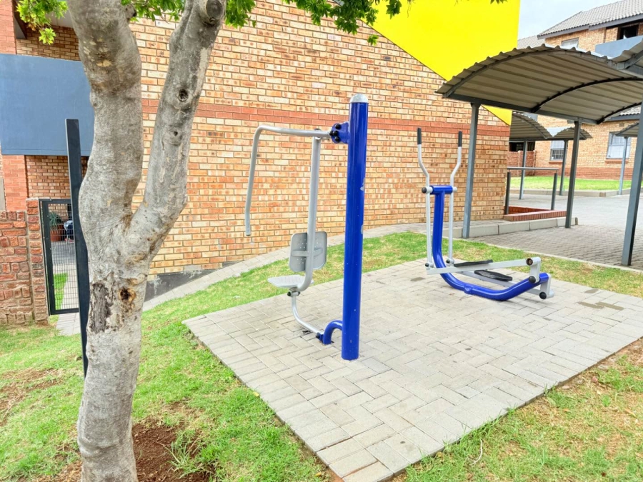 2 Bedroom Property for Sale in Erand Gardens Gauteng