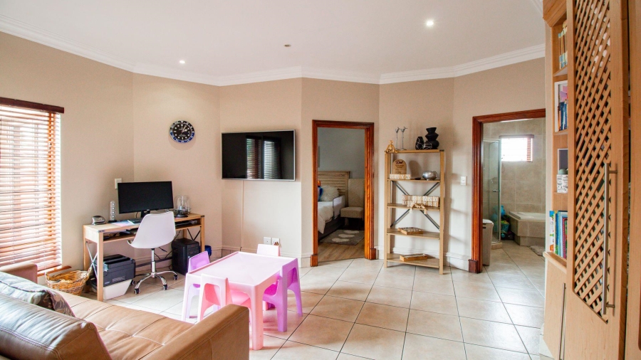 3 Bedroom Property for Sale in Lakefield Gauteng