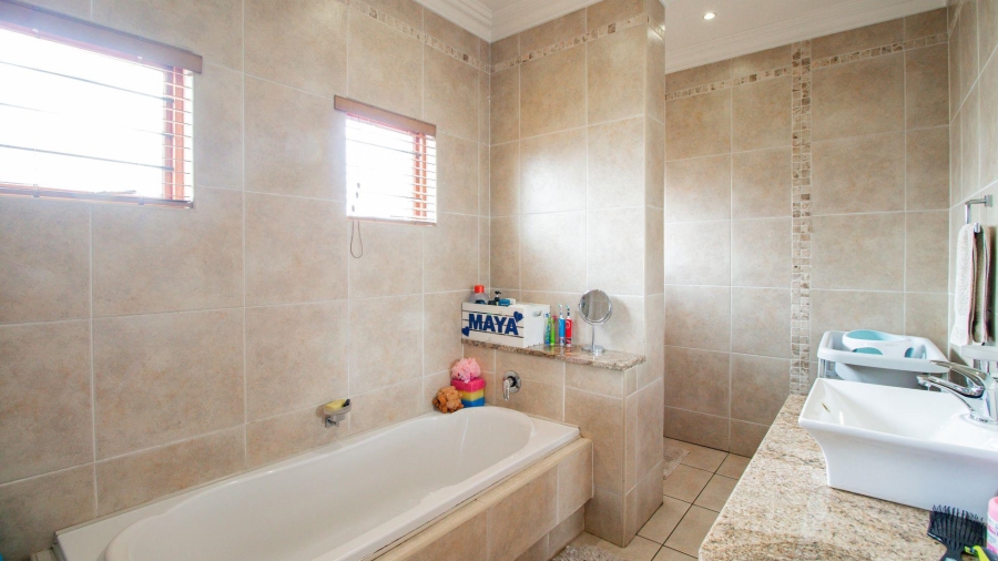 3 Bedroom Property for Sale in Lakefield Gauteng