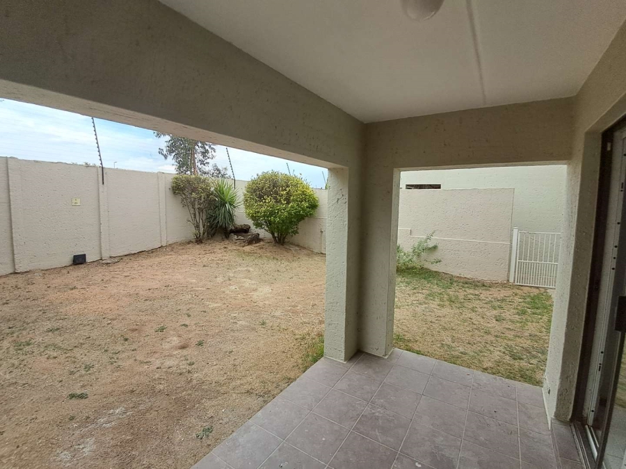 To Let 2 Bedroom Property for Rent in Vorna Valley Gauteng