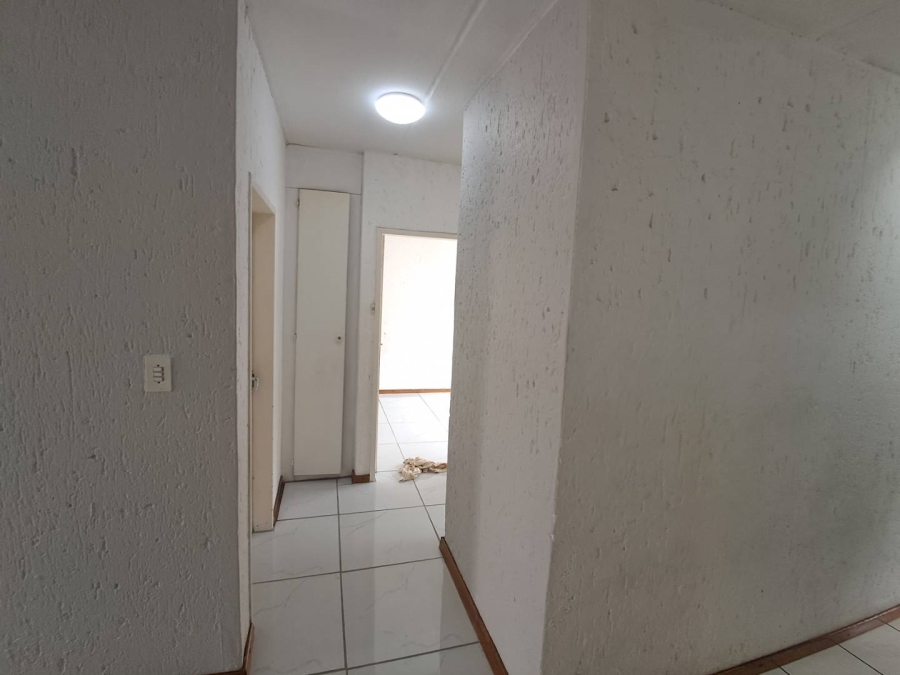 To Let 2 Bedroom Property for Rent in Vorna Valley Gauteng