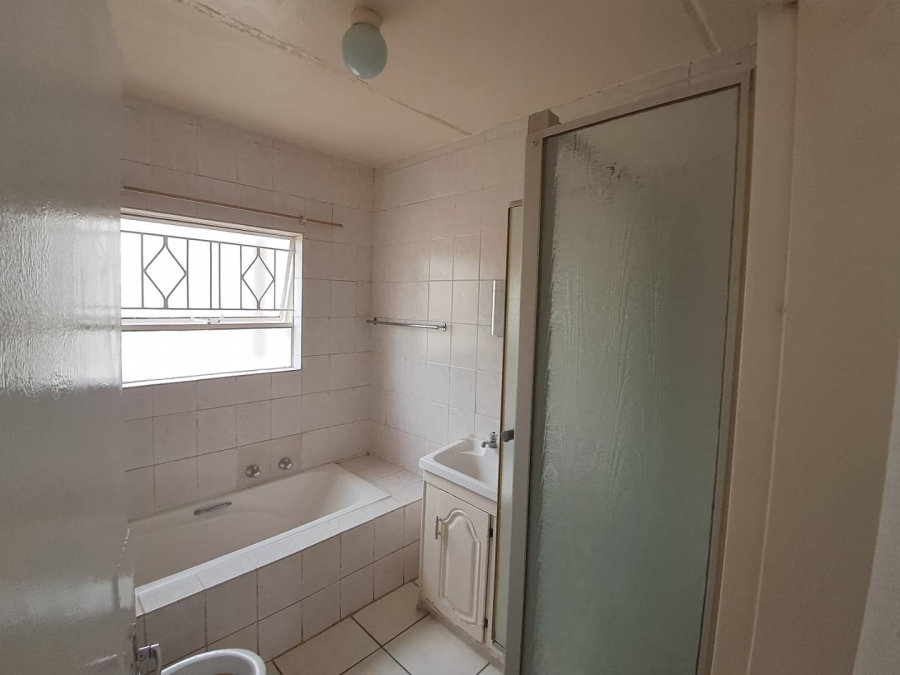 To Let 2 Bedroom Property for Rent in Vorna Valley Gauteng