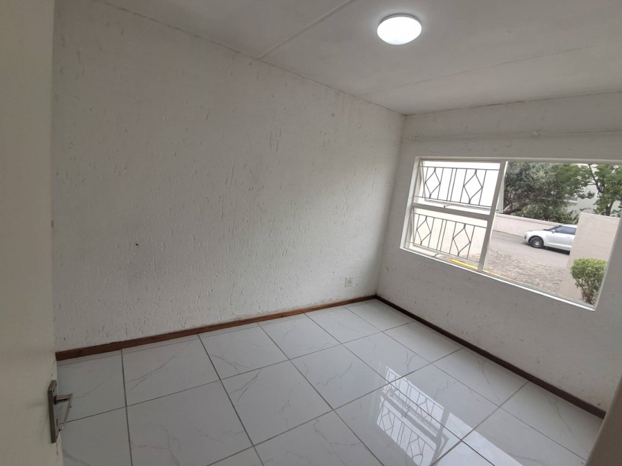 To Let 2 Bedroom Property for Rent in Vorna Valley Gauteng