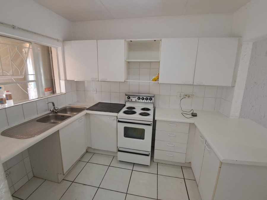 To Let 2 Bedroom Property for Rent in Vorna Valley Gauteng