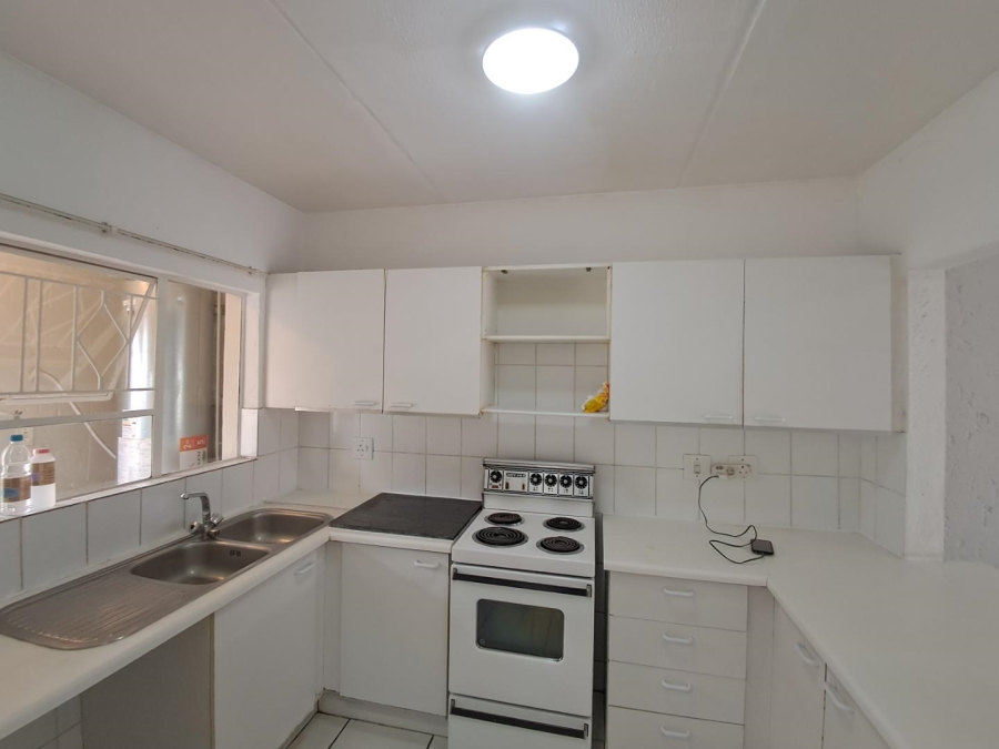To Let 2 Bedroom Property for Rent in Vorna Valley Gauteng
