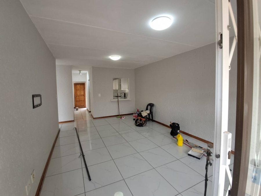 To Let 2 Bedroom Property for Rent in Vorna Valley Gauteng