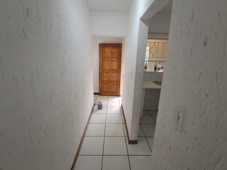 To Let 2 Bedroom Property for Rent in Vorna Valley Gauteng