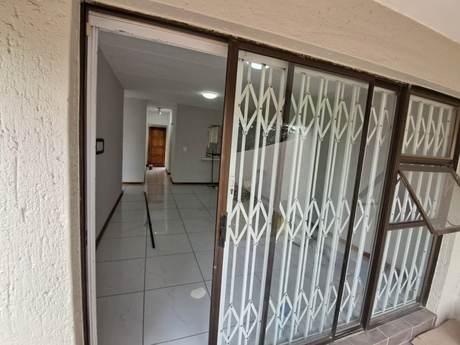 To Let 2 Bedroom Property for Rent in Vorna Valley Gauteng