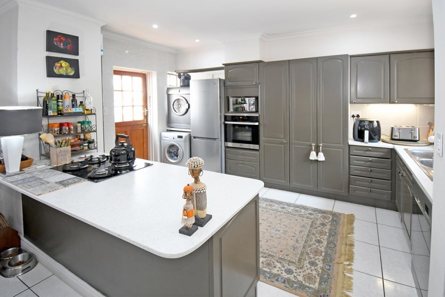 4 Bedroom Property for Sale in Lonehill Gauteng