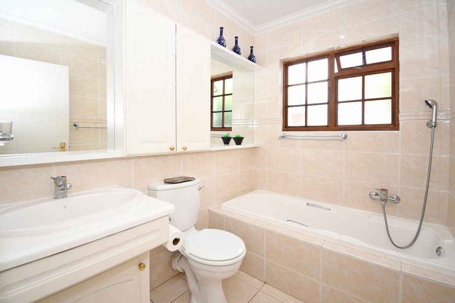 4 Bedroom Property for Sale in Lonehill Gauteng