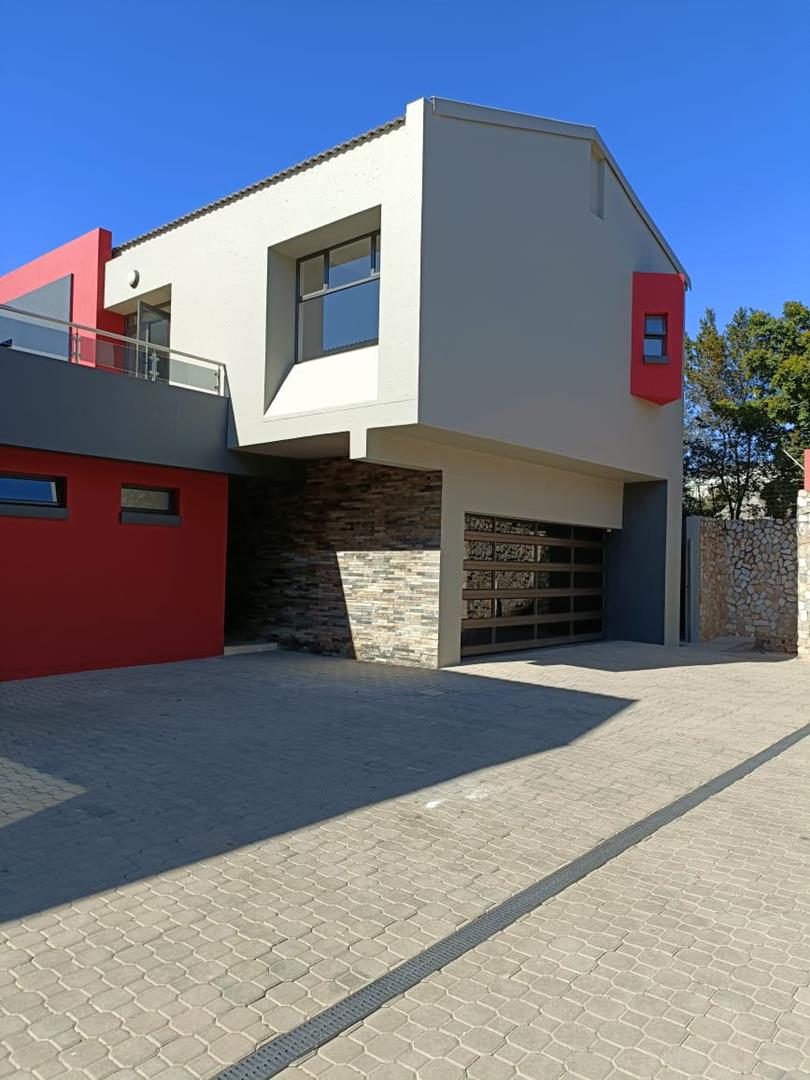 To Let 4 Bedroom Property for Rent in Waterkloof Gauteng