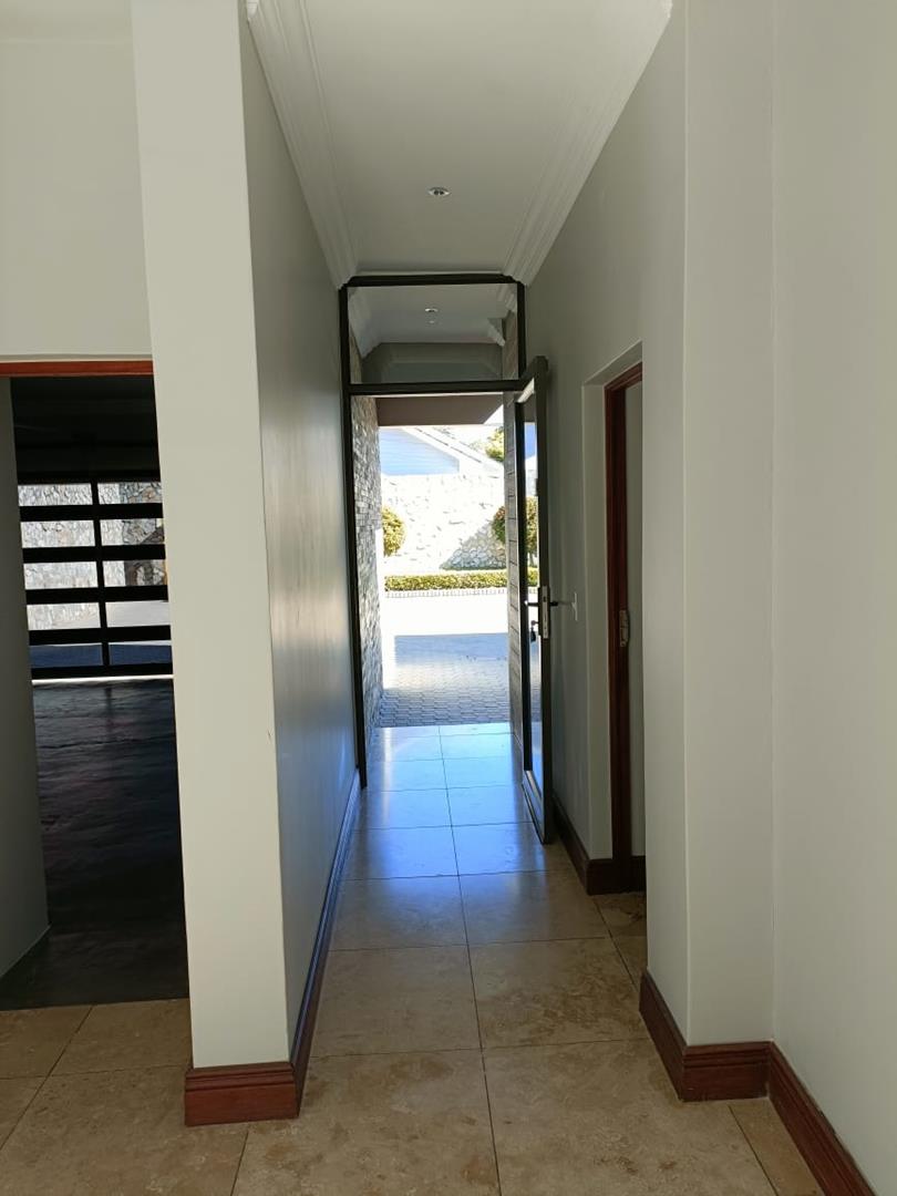 To Let 4 Bedroom Property for Rent in Waterkloof Gauteng