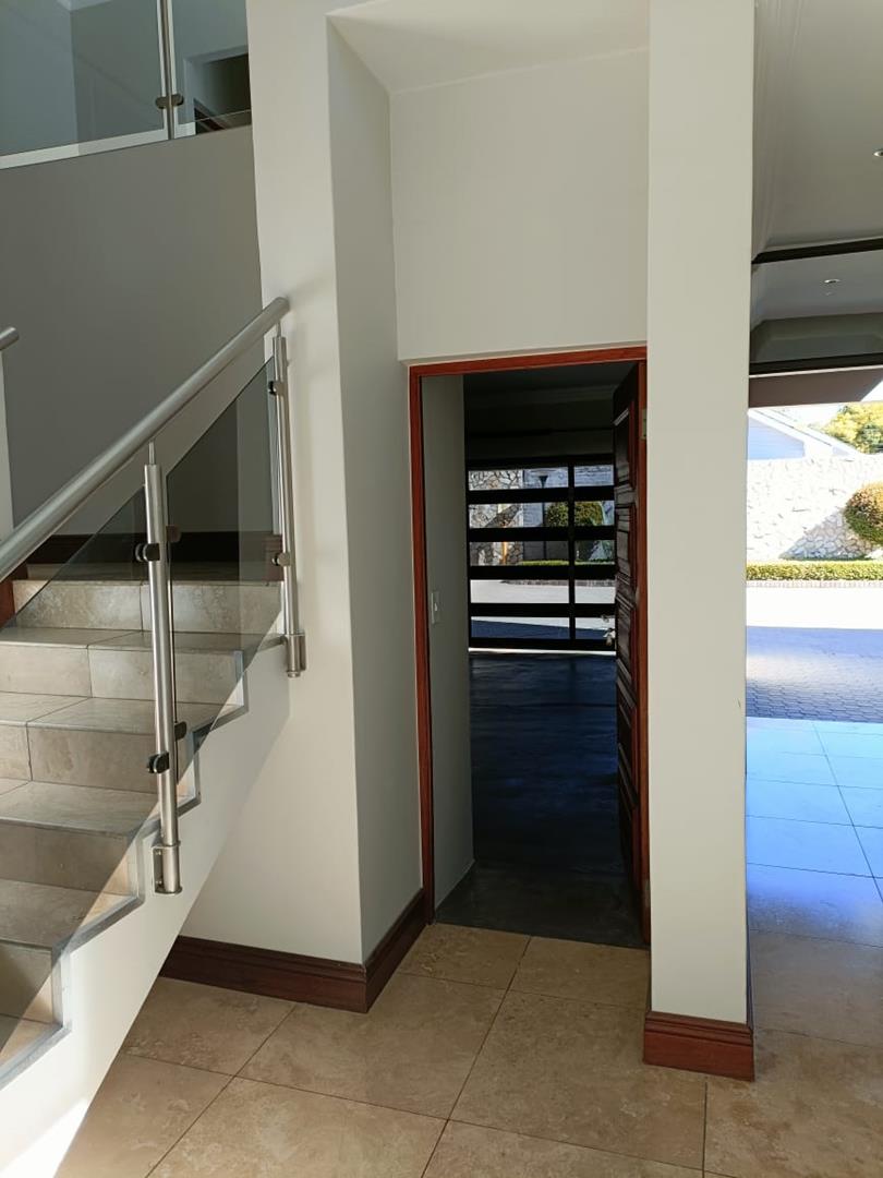 To Let 4 Bedroom Property for Rent in Waterkloof Gauteng