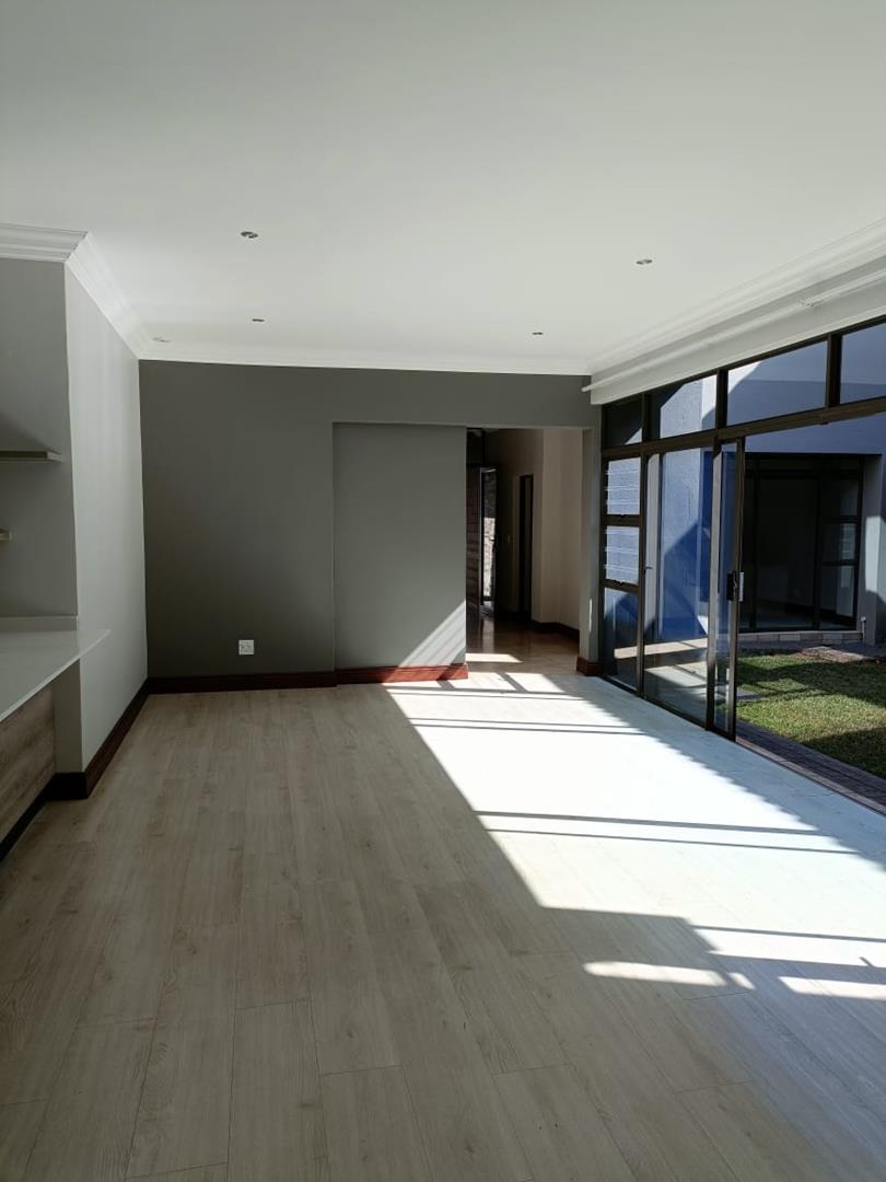 To Let 4 Bedroom Property for Rent in Waterkloof Gauteng