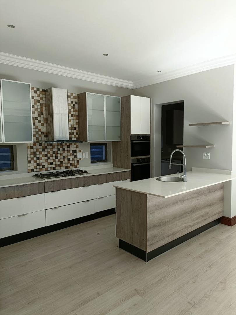 To Let 4 Bedroom Property for Rent in Waterkloof Gauteng
