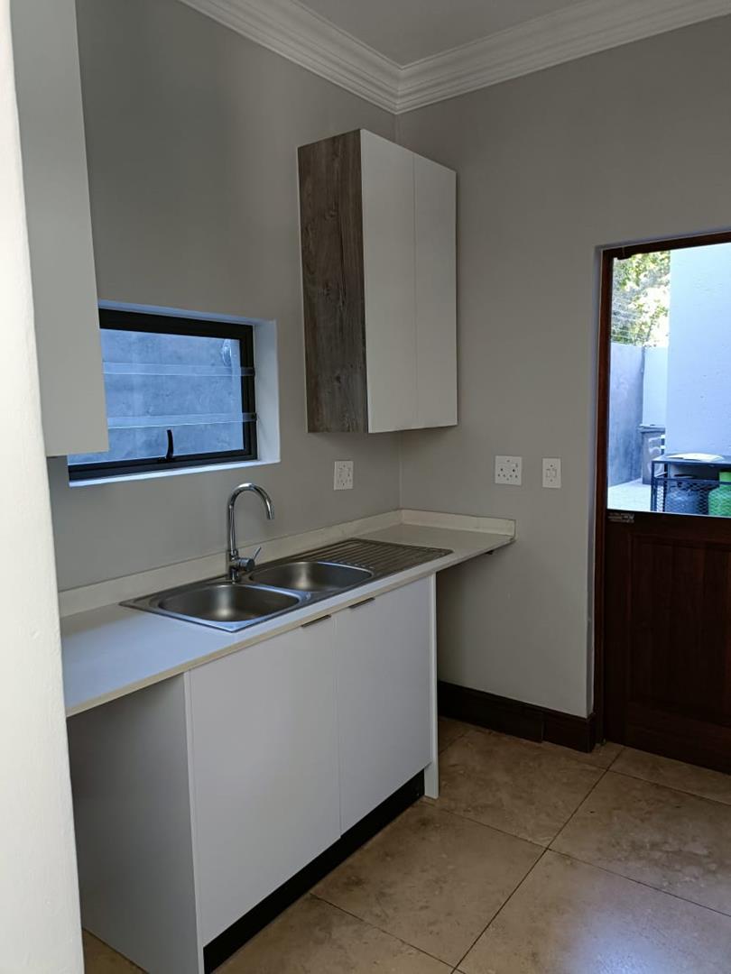 To Let 4 Bedroom Property for Rent in Waterkloof Gauteng