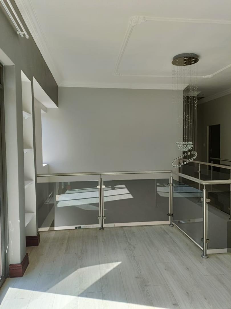 To Let 4 Bedroom Property for Rent in Waterkloof Gauteng
