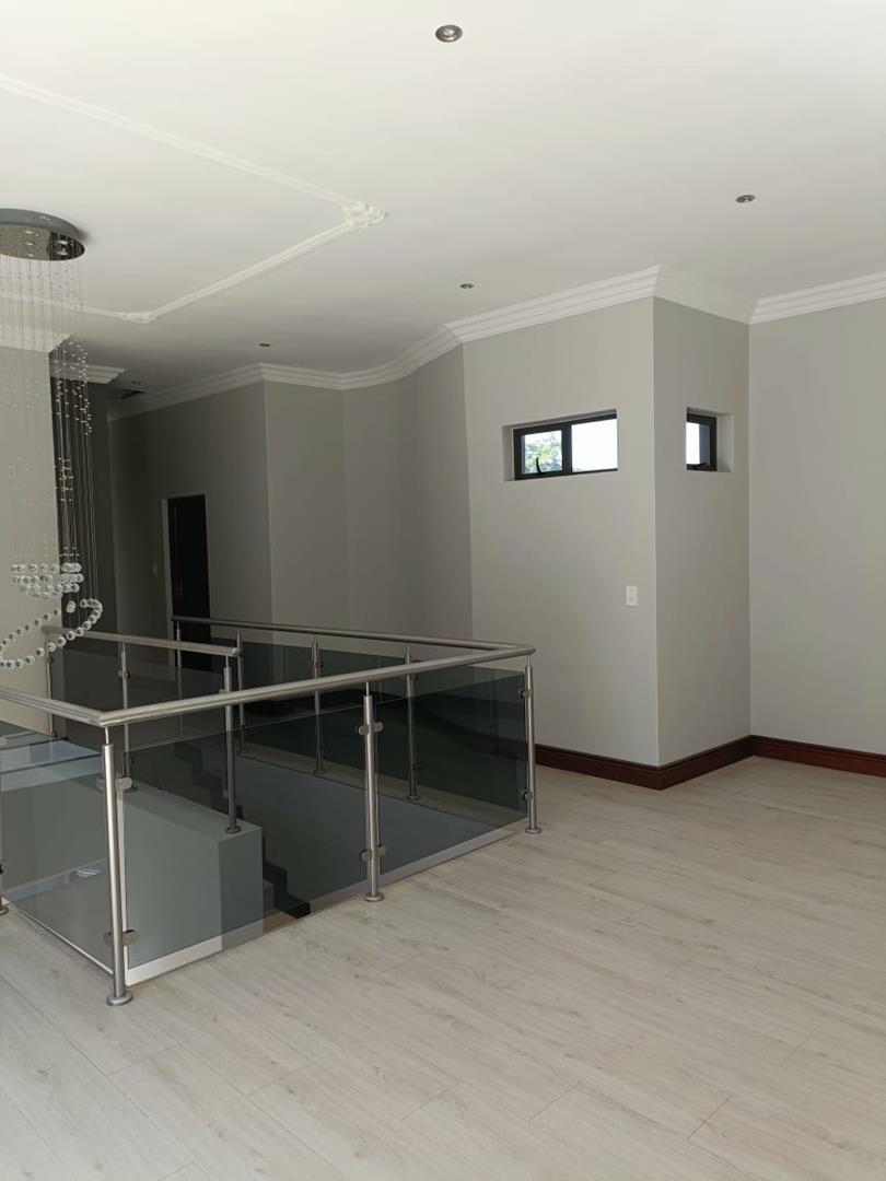 To Let 4 Bedroom Property for Rent in Waterkloof Gauteng