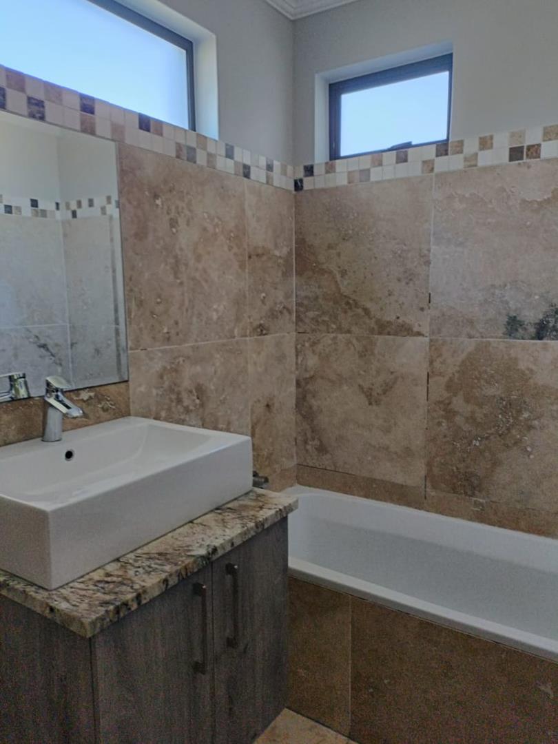 To Let 4 Bedroom Property for Rent in Waterkloof Gauteng