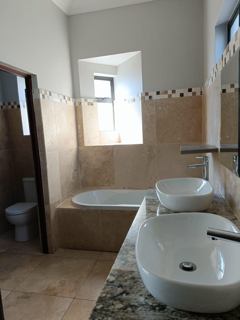 To Let 4 Bedroom Property for Rent in Waterkloof Gauteng