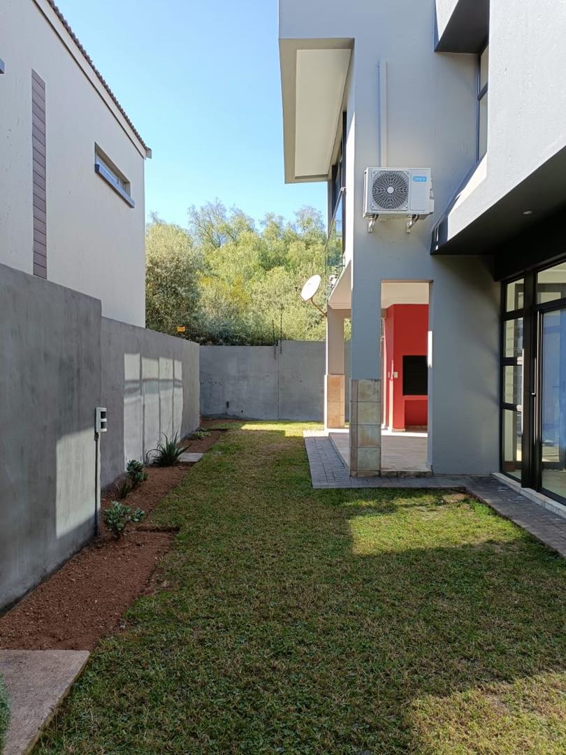 To Let 4 Bedroom Property for Rent in Waterkloof Gauteng