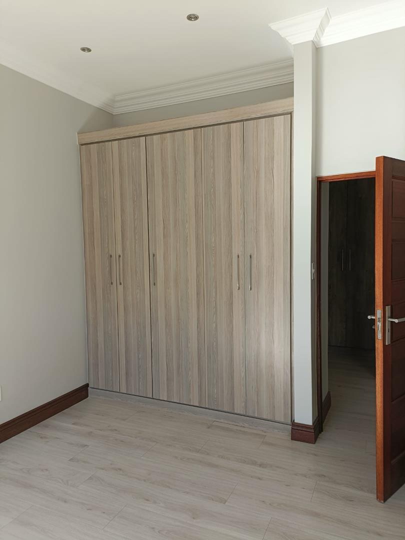 To Let 4 Bedroom Property for Rent in Waterkloof Gauteng