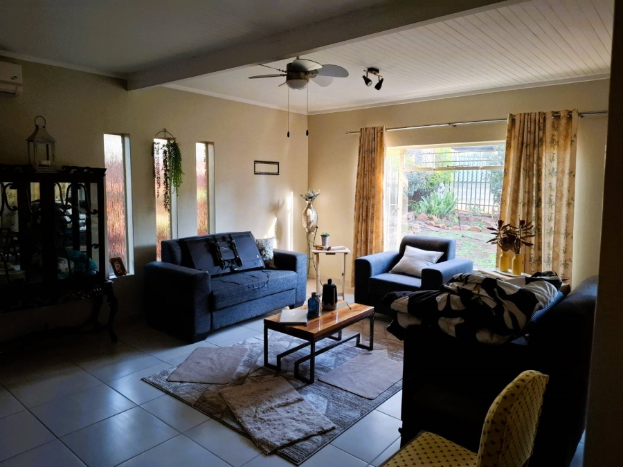 To Let 4 Bedroom Property for Rent in Sinoville Gauteng
