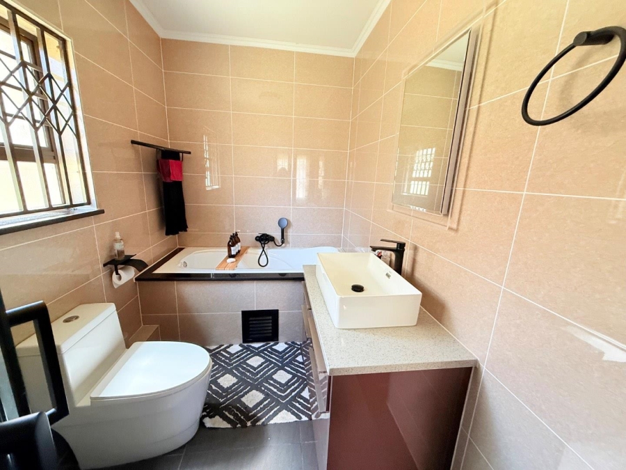 4 Bedroom Property for Sale in Carlswald Gauteng