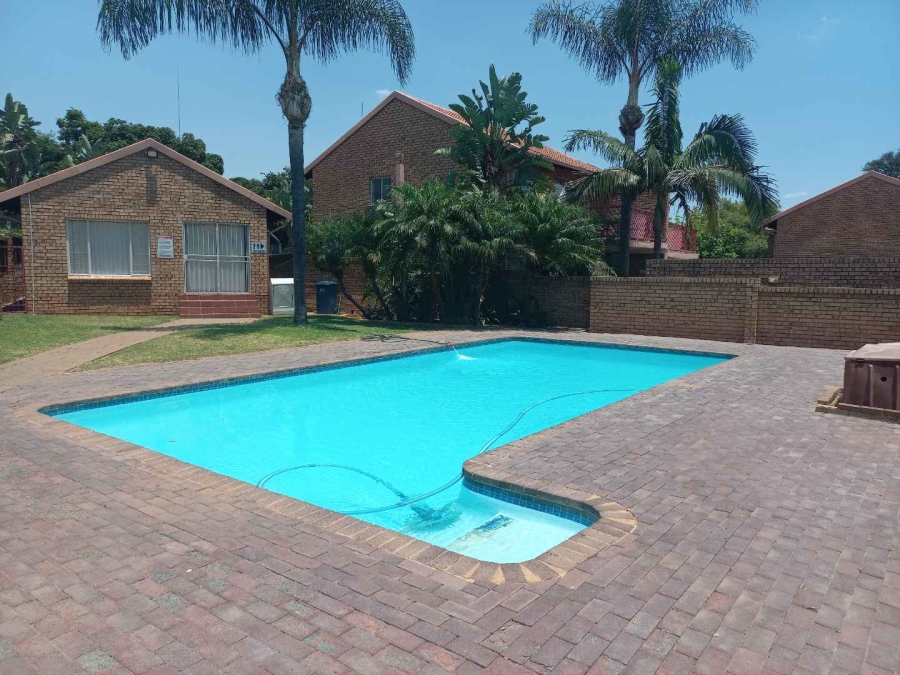 2 Bedroom Property for Sale in Faerie Glen Gauteng