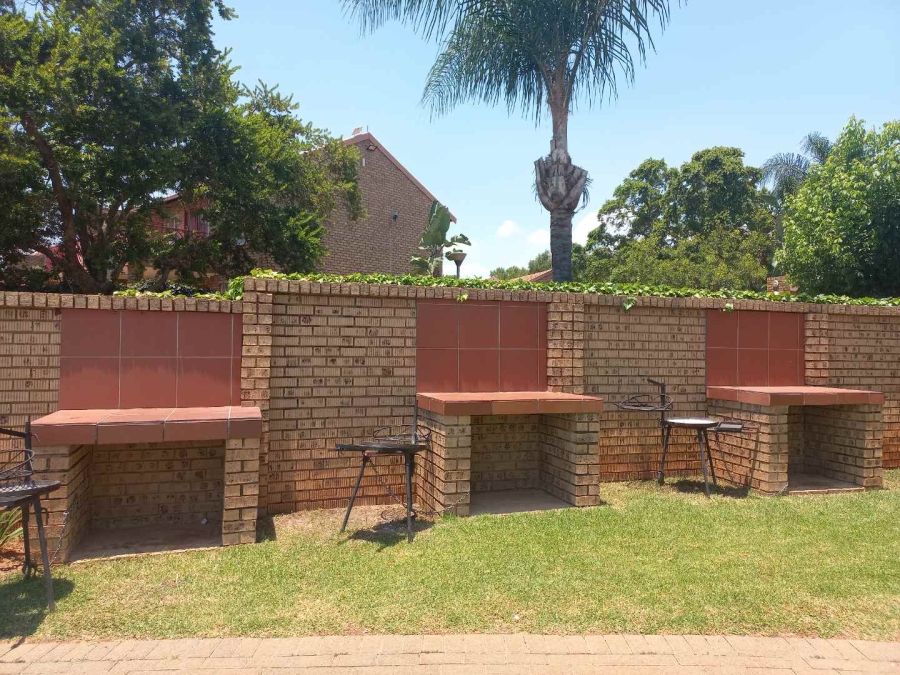 2 Bedroom Property for Sale in Faerie Glen Gauteng