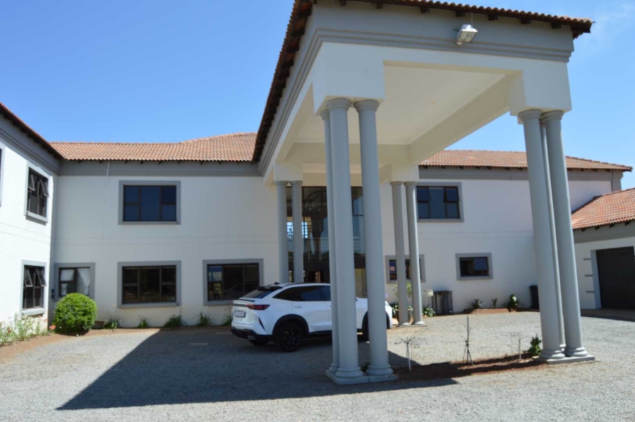 6 Bedroom Property for Sale in Blue Saddle Ranches Gauteng