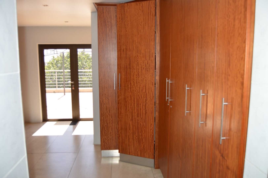 6 Bedroom Property for Sale in Blue Saddle Ranches Gauteng