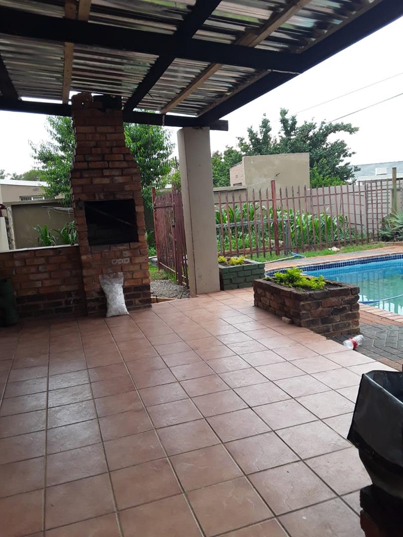 4 Bedroom Property for Sale in Dersley Gauteng