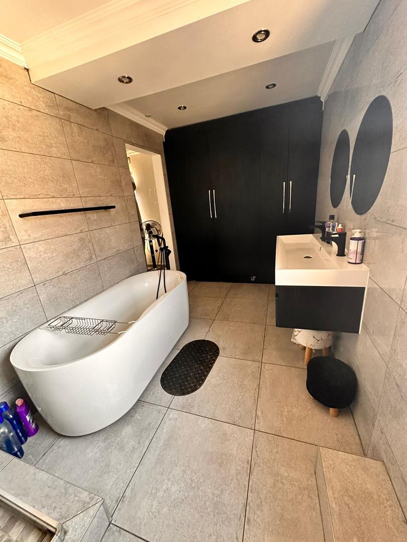 To Let 6 Bedroom Property for Rent in Meyersig Lifestyle Estate Gauteng