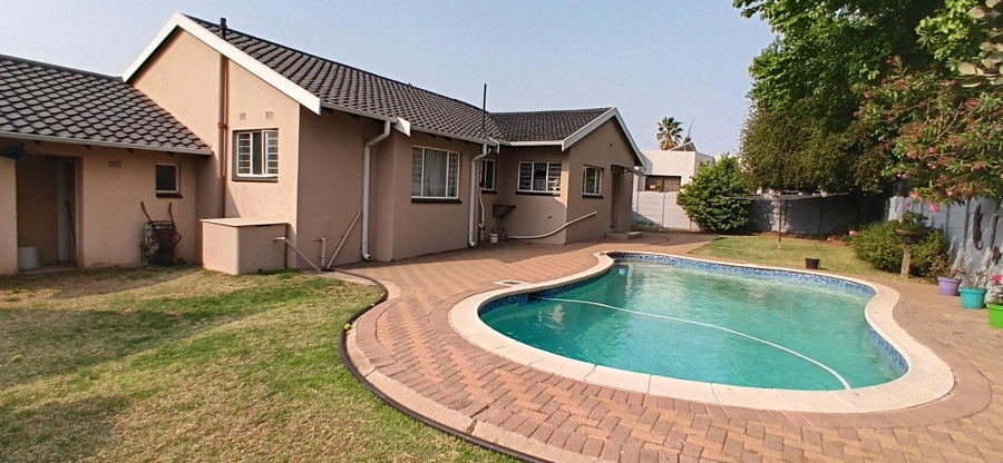 3 Bedroom Property for Sale in Freeway Park Gauteng