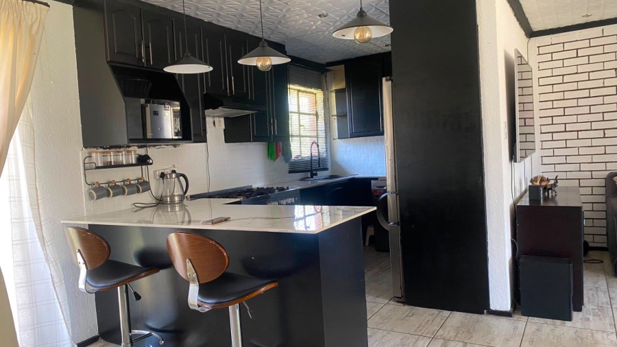 To Let 3 Bedroom Property for Rent in Dalpark Gauteng