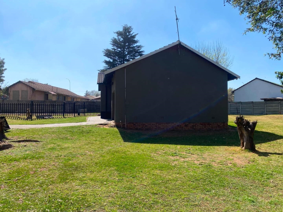 To Let 3 Bedroom Property for Rent in Dalpark Gauteng