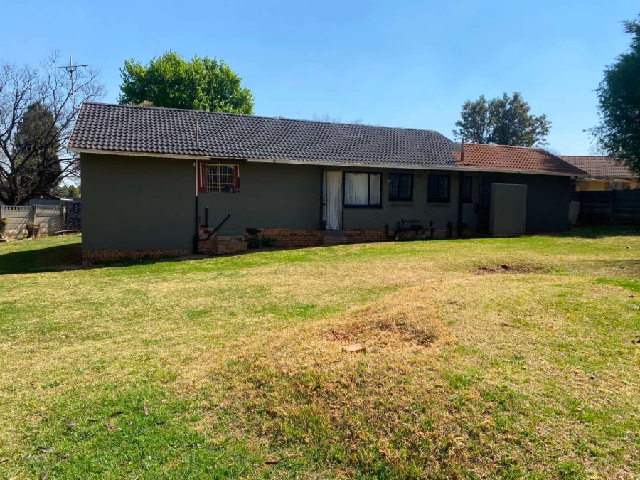 To Let 3 Bedroom Property for Rent in Dalpark Gauteng