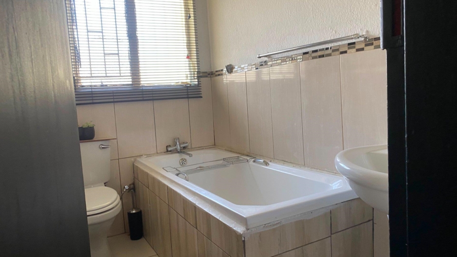 To Let 3 Bedroom Property for Rent in Dalpark Gauteng