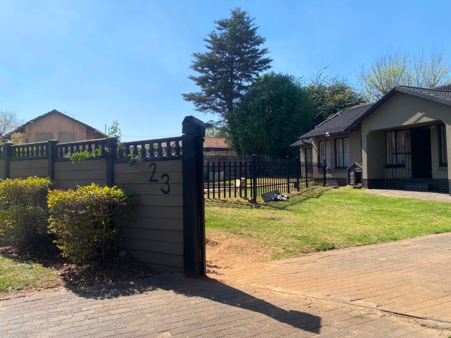 To Let 3 Bedroom Property for Rent in Dalpark Gauteng