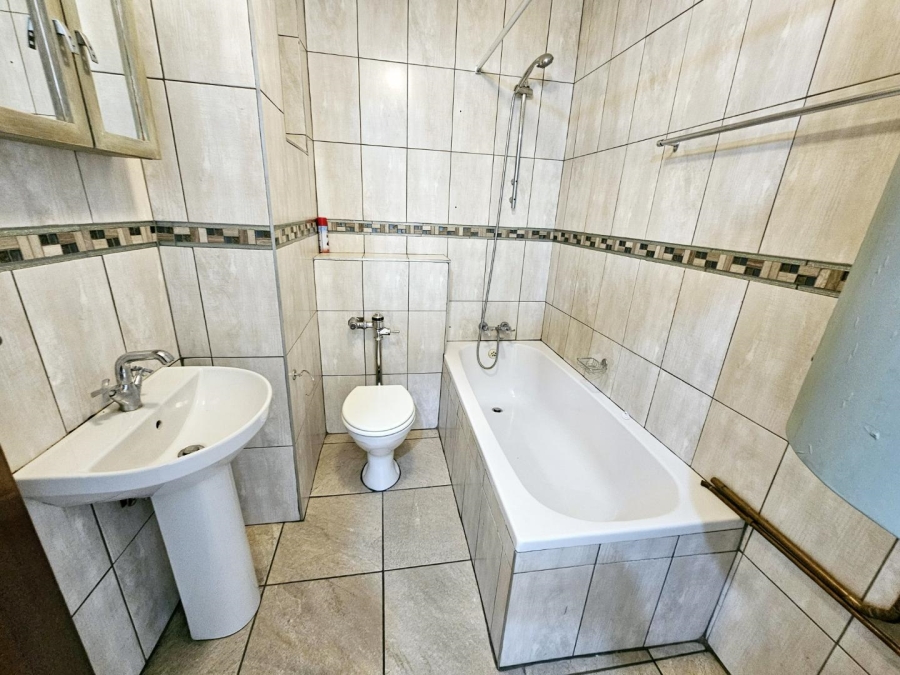 2 Bedroom Property for Sale in Queenswood Gauteng