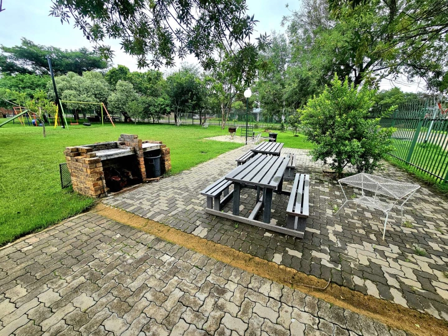 2 Bedroom Property for Sale in Queenswood Gauteng