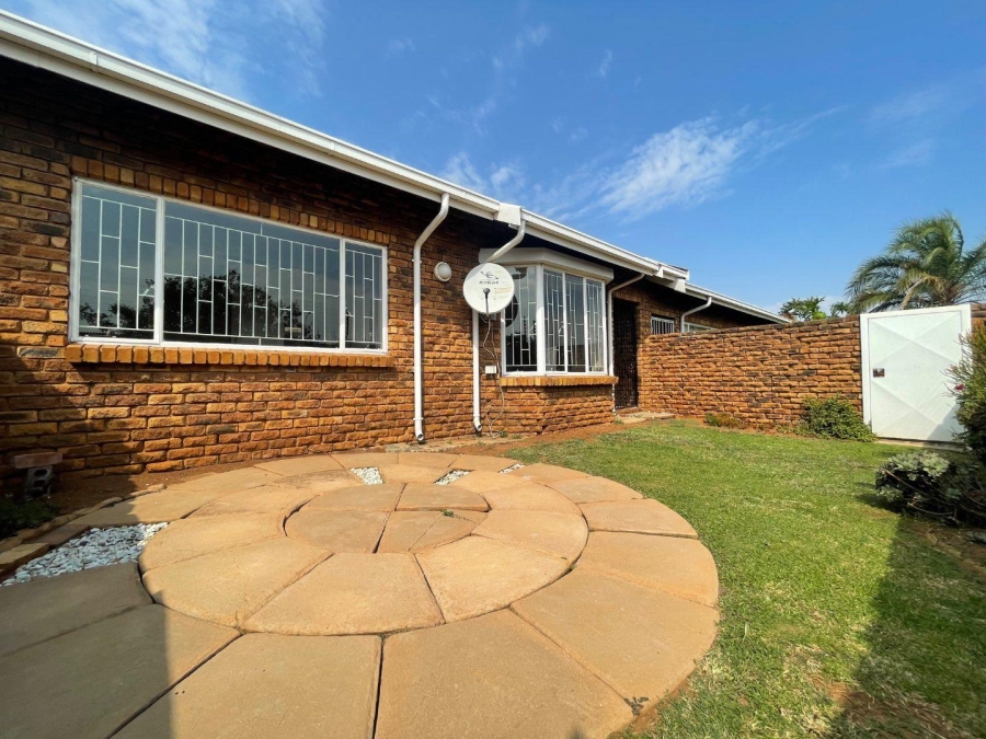 To Let 2 Bedroom Property for Rent in Norkem Park Gauteng