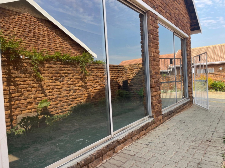 To Let 2 Bedroom Property for Rent in Norkem Park Gauteng